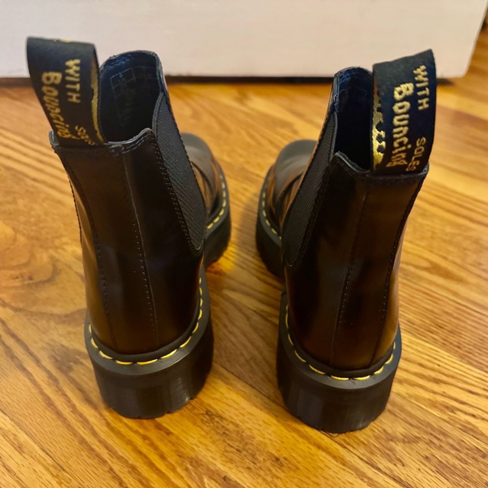 Dr. Martens 2976 SMOOTH LEATHER PLATFORM CHELSEA BOOTS - Picture 3 of 6